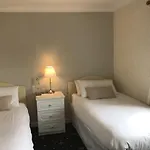 Almara Oda ve Kahvaltı 3*